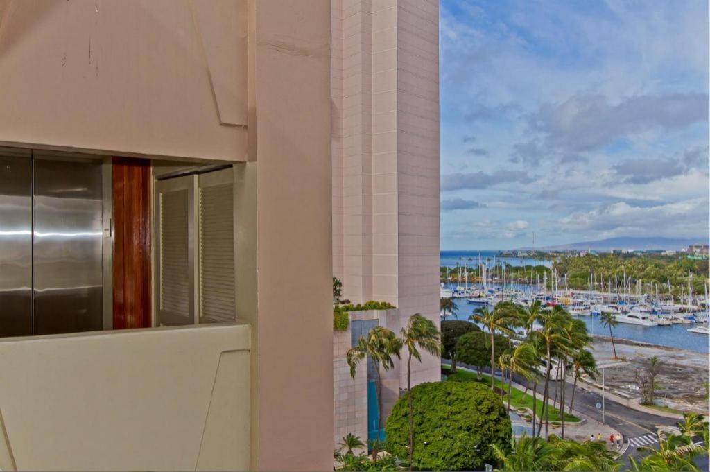 Equus Hotell Honolulu Exteriör bild