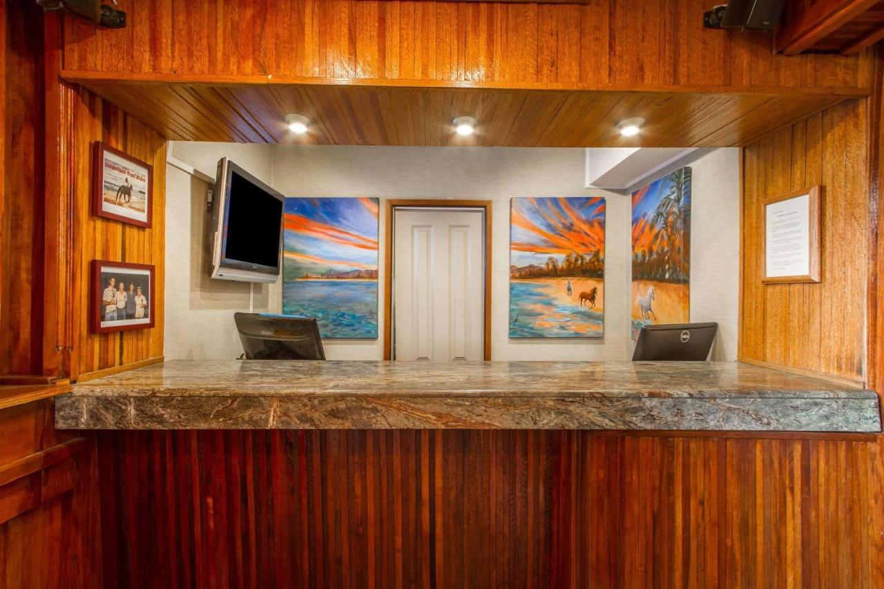 Equus Hotell Honolulu Exteriör bild